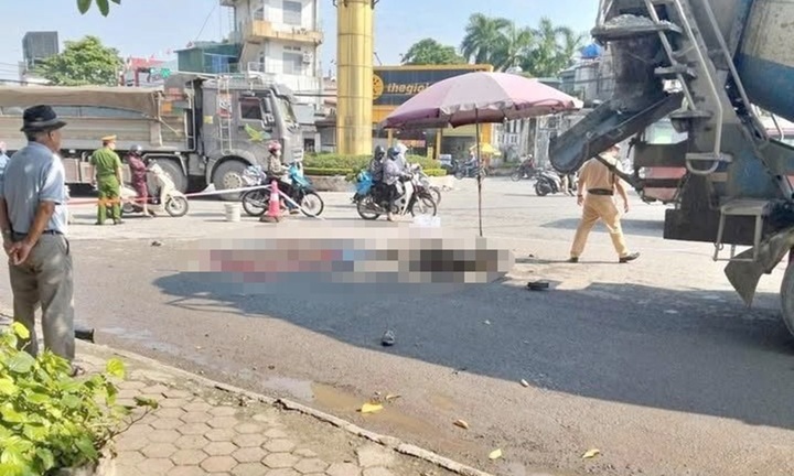 Hiện trường vụ tai nạn giao thông ở Hà Nội, cô gái trẻ tử vong thương tâm