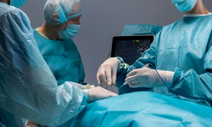 Tự phẫu thuật chuyển giới tại nhà sau khi xem video mạng, nam thanh niên nhập viện trong tình trạng nguy kịch