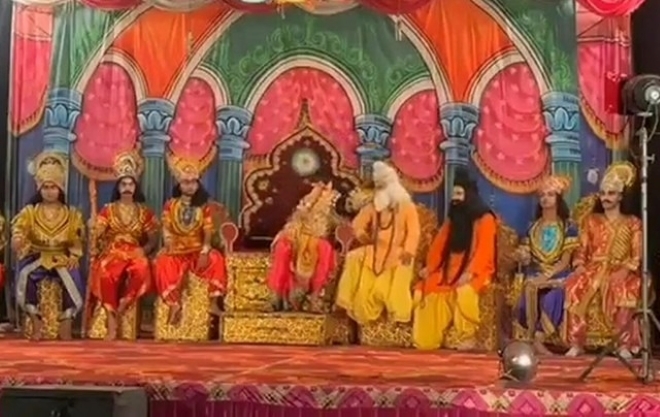 Clip: Nam diễn viên lên cơn đau tim, tử vong trên sân khấu khiến đồng nghiệp và khán giả bàng hoàng