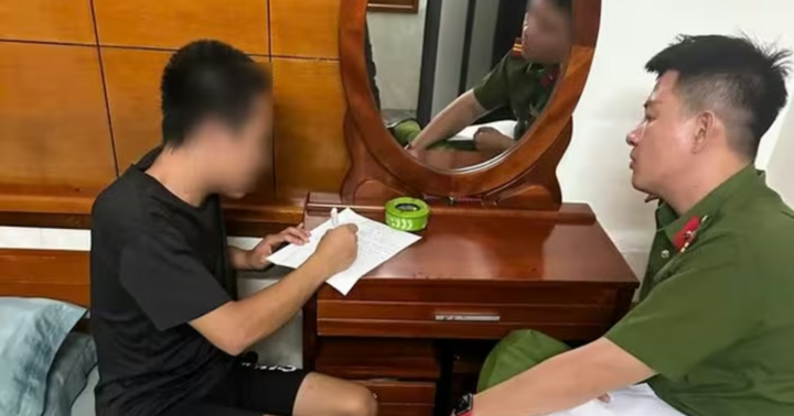 Đột kích quán karaoke ở Hà Nội, phát hiện nữ nhân viên 14 tuổi đang bán dâm