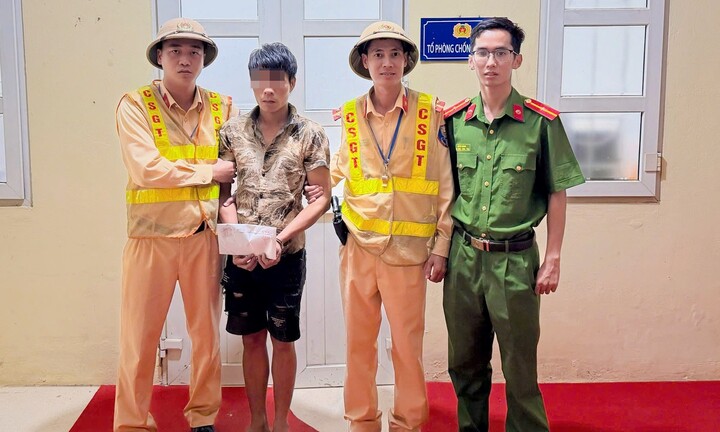 Hà Nội: Bắt quả tang đối tượng tàng trữ ma túy khi tham gia giao thông