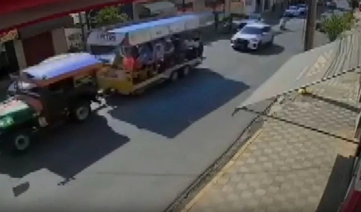 Kinh hoàng xe du lịch chở 18 người bất ngờ bị đứt cáp kéo, lao dốc 200m