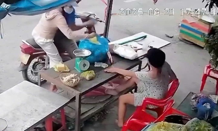 Vụ người phụ nữ bại liệt qua đời sau khi bị cướp điện thoại: Người mẹ nói gì?