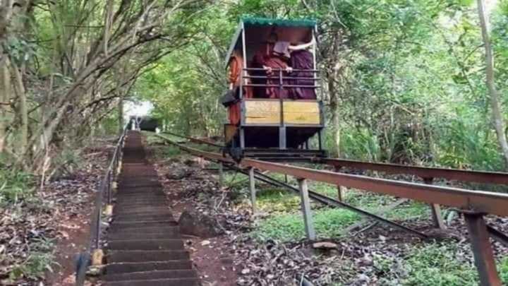 Xe goòng gặp nạn rơi xuống sườn núi, 7 người tử vong thương tâm tại Sri Lanka