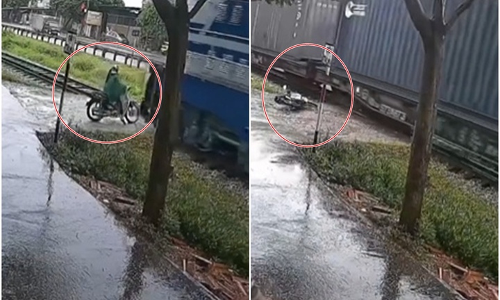 Clip: Hoảng hồn cảnh người phụ nữ đi xe máy bị tàu hỏa tông trúng 