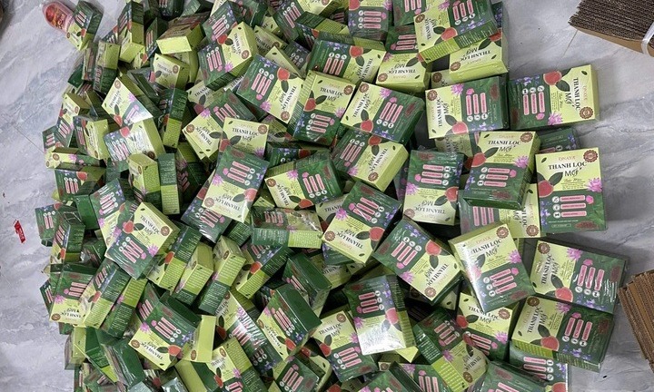 Khởi tố 3 đối tượng sản xuất dầu gội giả ở Huế