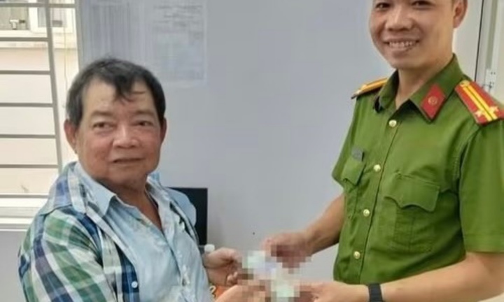 Tìm được  chủ nhân cọc tiền 500.000 đồng trên đường ở Thủ Đức, TP. HCM