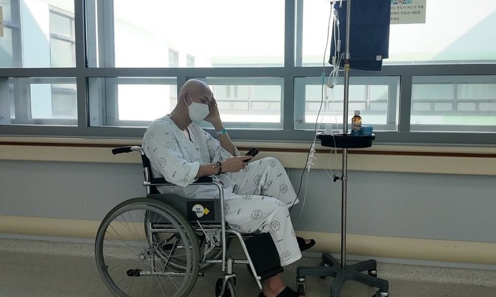 Nam diễn viên nổi tiếng viết thư tay, xác nhận mắc ung thư máu sau khi nhập viện cấp cứu