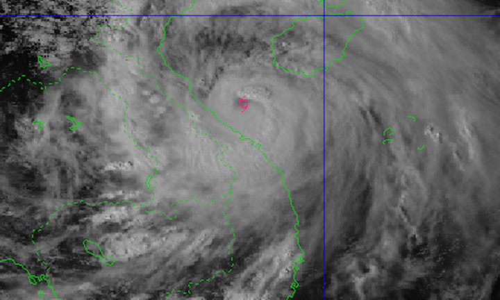 Chuyên gia khí tượng thông tin về diễn biến mới nhất của cơn bão số 10 Bualoi