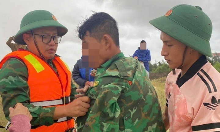 Vụ hai tàu cá ở TP.HCM gặp nạn khi vào bờ trú bão số 10: Danh tính 9 thuyền viên được cứu vào bờ