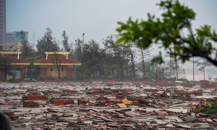 13 người chết, nhiều người mất tích, hoãn hủy gần 100 chuyến bay do bão số 10 