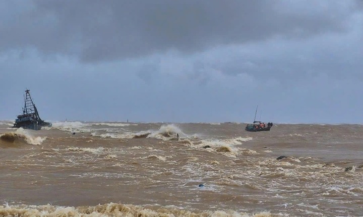 Hai tàu cá đứt neo lúc bão BUALOI đổ bộ, 9 ngư dân mất tích: Danh tính nạn nhân