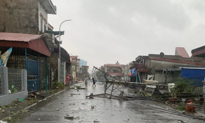 Bão số 10 suy yếu, dự báo các tỉnh đối mặt mưa lũ khắc nghiệt