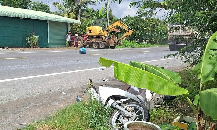 Tin tức tai nạn giao thông mới nhất ngày 30/9: Va chạm với máy xúc, hai vợ chồng thương vong