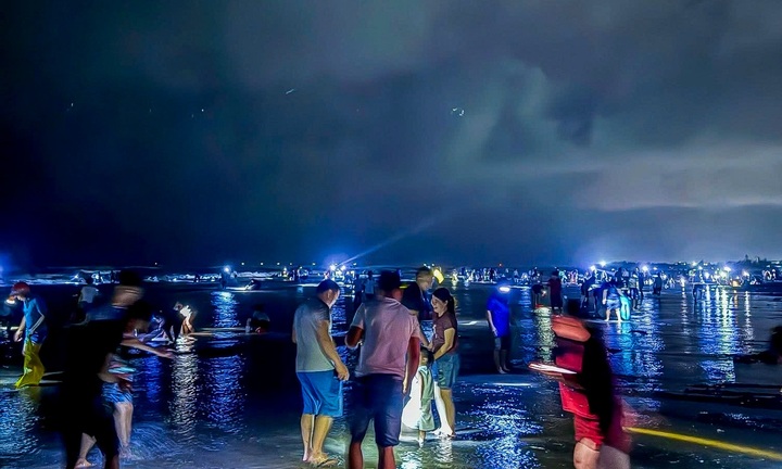 Người dân Ninh Bình trắng đêm 