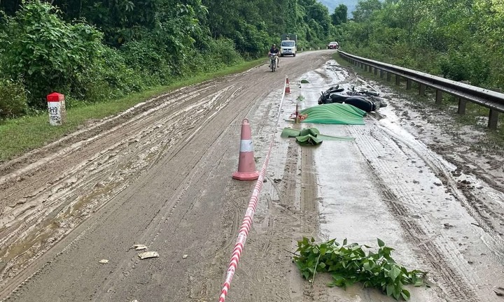 Tin tức tai nạn giao thông mới nhất ngày 2/10: Xe tải lấn làn va chạm xe máy, một người tử vong