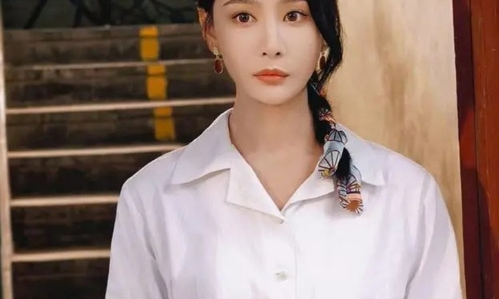 Đóng 99 cảnh hôn trong 10 ngày, nữ diễn viên bị bạn trai 