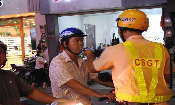 Không chỉ nộp phạt tiền, người vi phạm giao thông sắp phải dọn vệ sinh công cộng