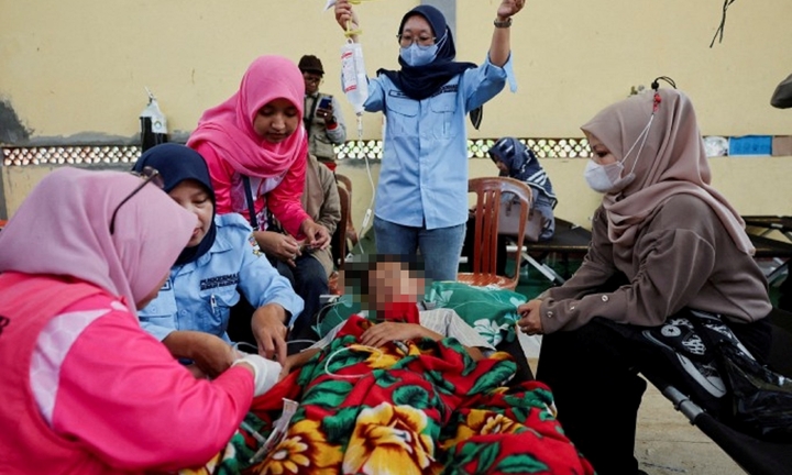 24 học sinh ngộ độc sau bữa trưa học đường có thịt cá mập ở Indonesia