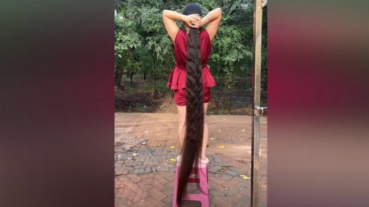 Clip: Cận cảnh mái tóc suôn mượt dài 2 mét được trả gần 3 tỷ đồng, người phụ nữ nhất quyết không bán