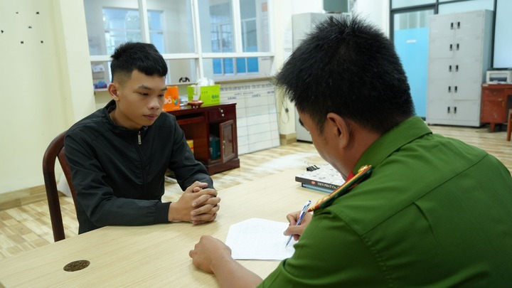 Đối tượng Hồ Văn Hiếu ra đầu thú sau 2 năm lẩu trốn