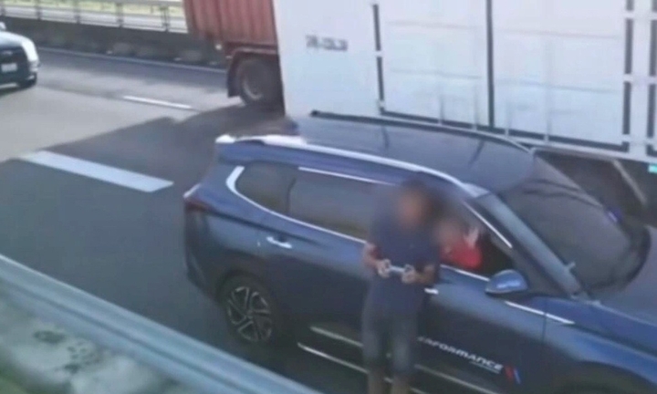 Xử phạt tài xế dừng xe trên cao tốc, quay video bằng flycam để đăng TikTok