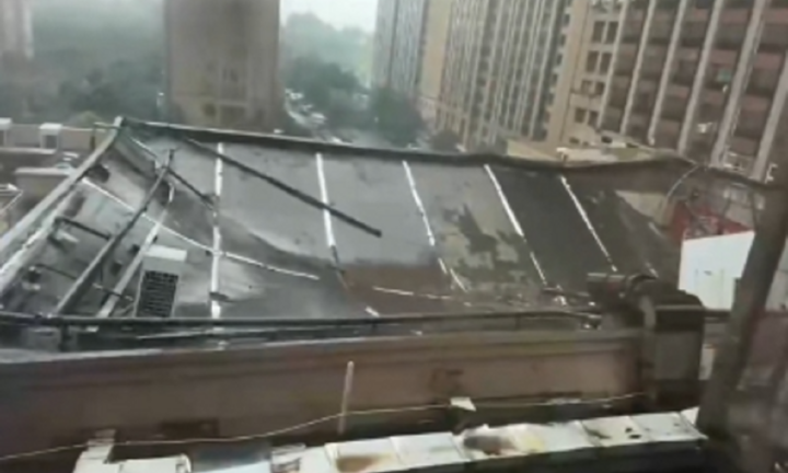 Clip: Sập mái khách sạn giữa lúc đám cưới đang diễn ra, ngày vui bỗng chốc trở lên hỗn loạn