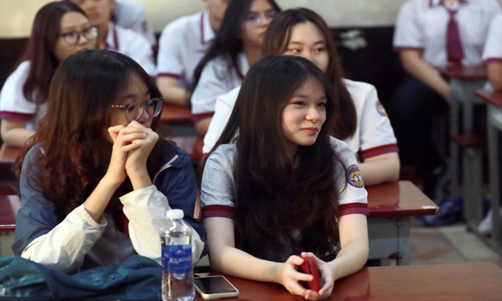 16 trường nào ở TP.HCM thí điểm giờ ra chơi không điện thoại?