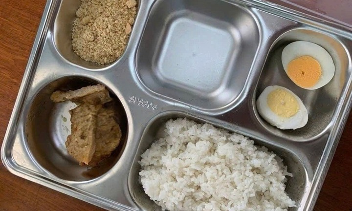 Diễn biến mới nhất vụ bữa ăn bán trú 25.000 đồng chỉ có trứng, 3 lát chả, muối lạc ở Quảng Trị