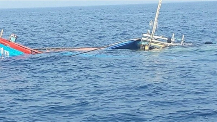 Tàu cá va chạm với tàu vận tải, một thuyền viên mất tích