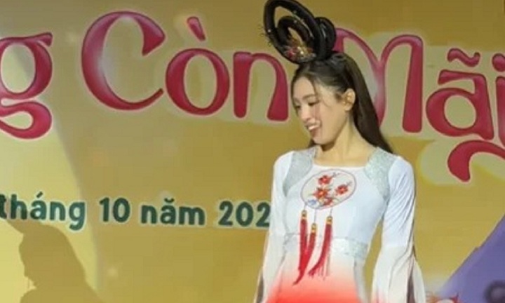 Clip hơn 1 phút của Hoa hậu Tiểu Vy trong chương trình Trung Thu gây 