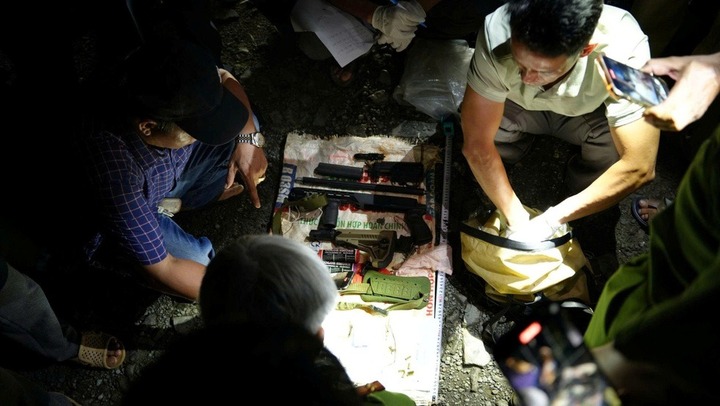 Vụ 3 người bị bắn tử vong ở Đồng Nai: Đôi giày dính đất đỏ 