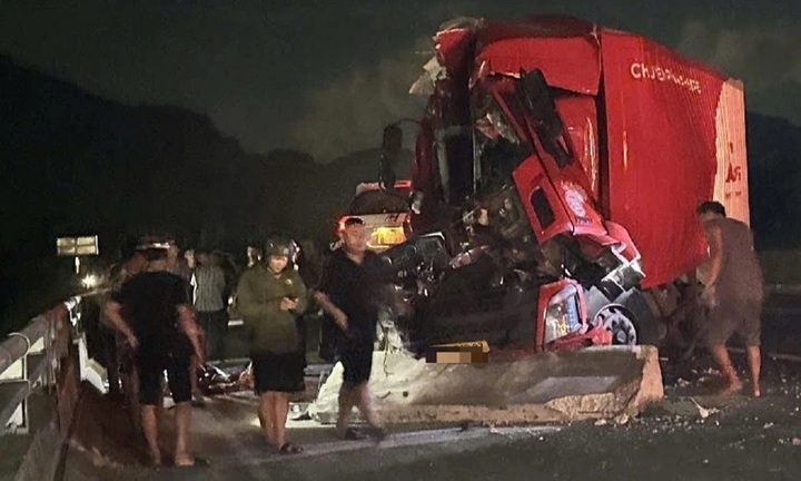 Hiện trường vụ tai nạn giao thông trên cao tốc La Sơn - Túy Loan,  một người tử vong