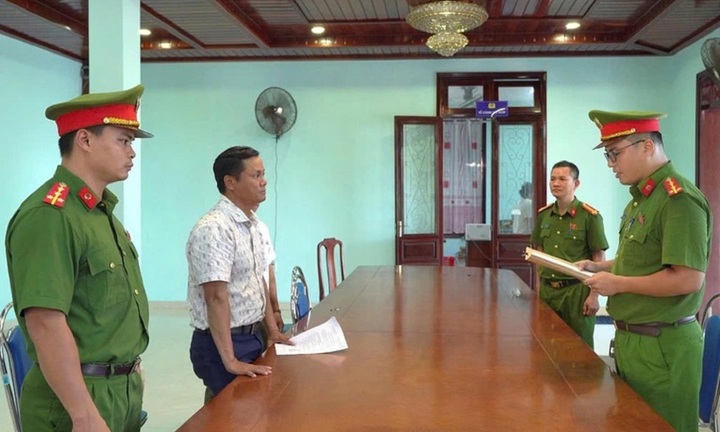 Danh tính 2 cán bộ phường ở Huế vừa bị khởi tố vì nhận hối lộ