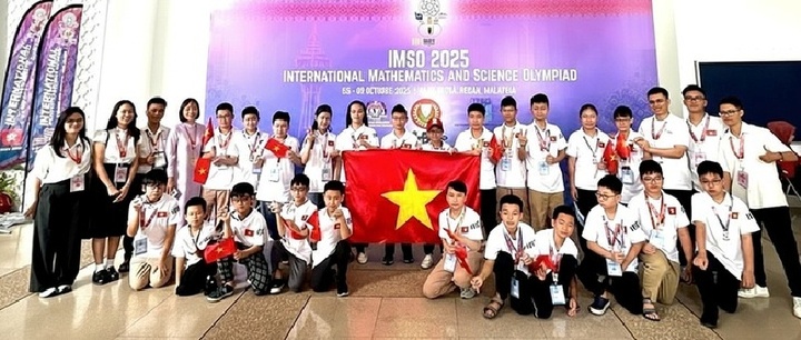 5 học sinh Việt Nam giành huy chương vàng Olympic Toán và Khoa học quốc tế