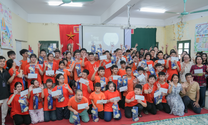 Trăng Yêu Thương: Bác sĩ Vũ Trọng Tiến tri ân những người lái đò “đặc biệt”