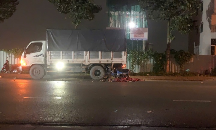 Tin tức tai nạn giao thông mới nhất ngày 10/10: Xe máy tông đuôi xe tải, người đàn ông tử vong