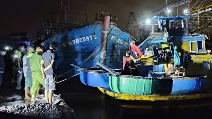 Vụ người đàn ông rơi xuống biển tử vong ở cảng cá La Gi: Do can ngăn 2 người xô xát
