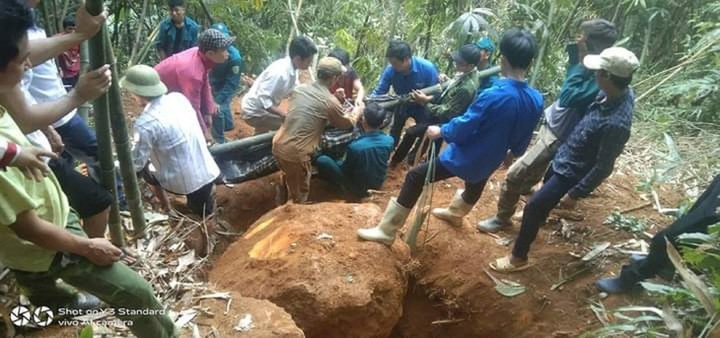 Tảng đá lớn đè bẹp ngôi nhà, 3 người trong gia đình tử vong, người duy nhất sống sót là bé gái 4 tháng tuổi