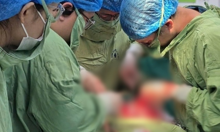 Tự mua thuốc phá thai về uống, cô gái trẻ ở Hà Nội bị vỡ tử cung, suýt mất mạng