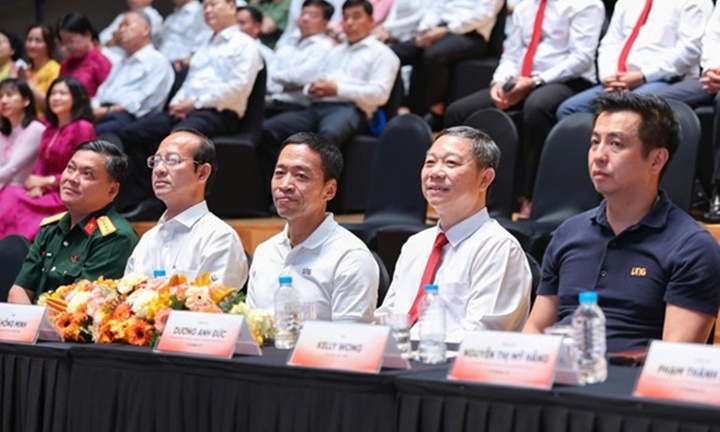 200 Đại biểu tham quan tại mô hình kinh tế nổi bật chuyển đổi số, trách nhiệm xã hội của TP.HCM