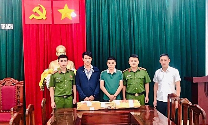 Dùng súng hơi khí nén đi bắn chim, Đinh Bảo Chung và Cao Viết Lịch bị khởi tố