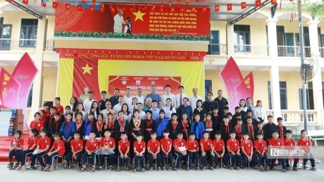 Chi hội Luật gia Công ty Luật The Light đưa pháp luật thành bạn đồng hành của tuổi trẻ