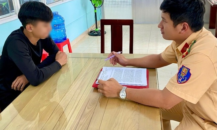 Quay clip vi phạm giao thông để 