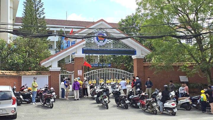 Tiếp tục tạm đình chỉ công tác hiệu trưởng ở Đà Lạt liên quan vụ 