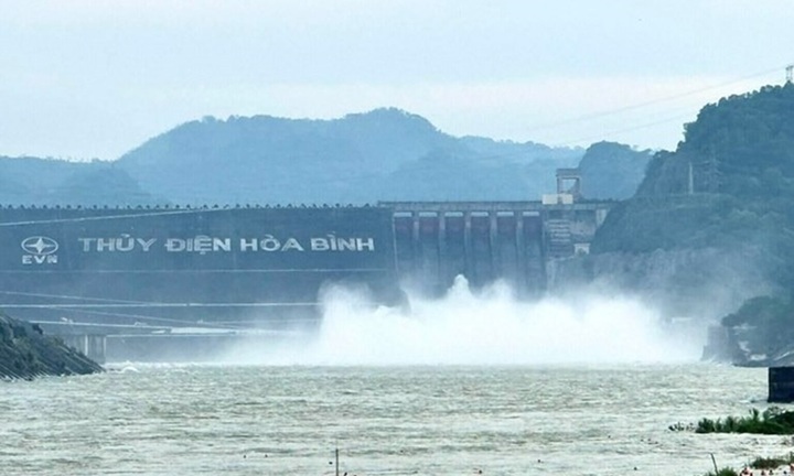 Mở cửa xả đáy hồ thủy điện Hòa Bình lúc 15h hôm nay (14/10)