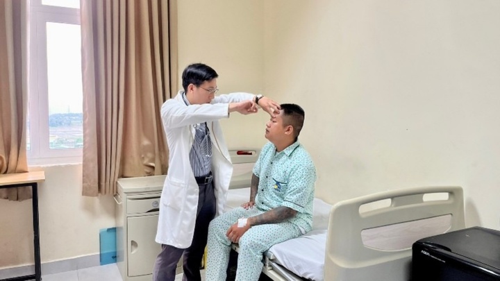 Tin tức đời sống 17/10:  Cứu sống người đàn ông đột quỵ khi đang đá bóng