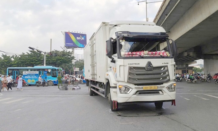 Tin tức tai nạn giao thông mới nhất ngày 18/10: Xe tải va chạm xe máy, 1 thanh niên tử vong