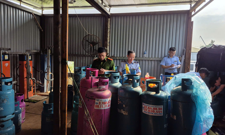 Phát hiện cơ sở sang chiết, kinh doanh khí LPG trái phép tại Hà Nội