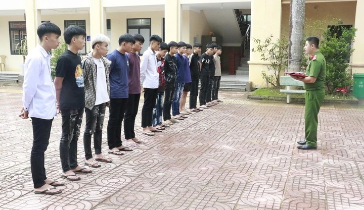 Bắt 15 thanh thiếu niên mang hung khí đi giải quyết mâu thuẫn, náo loạn đường phố ở Nghệ An